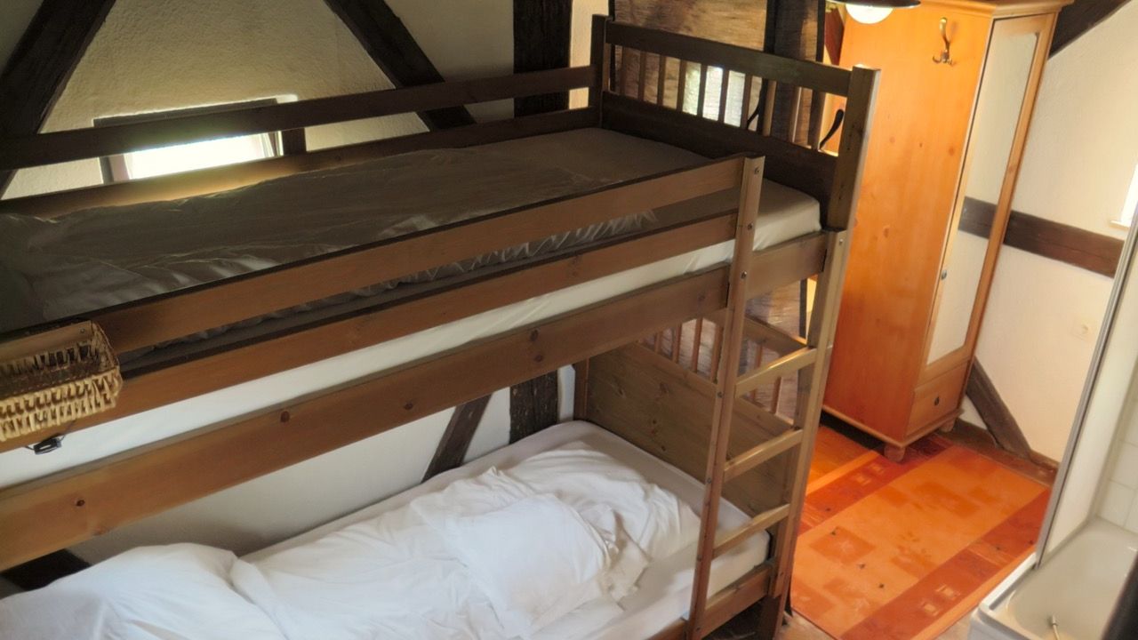 Schlafzimmer 2. Stock + Dusche/WC Schlafzimmer 2. Stock + Dusche/WC